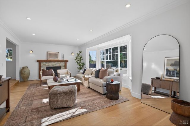 20 Archibald Ln, Novato, CA 94945