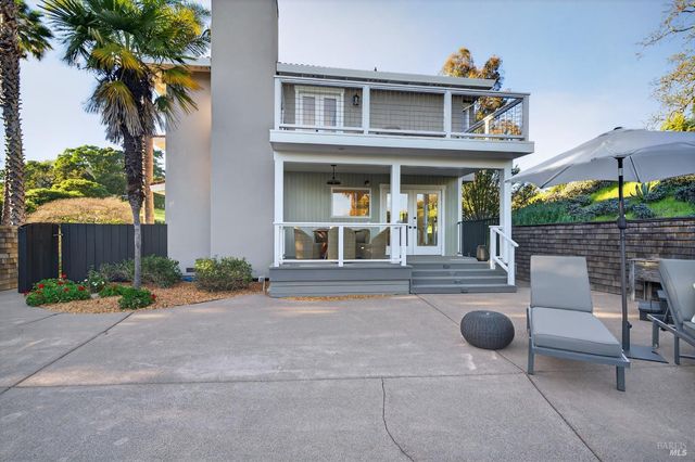 20 Archibald Ln, Novato, CA 94945