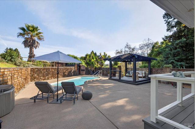 20 Archibald Ln, Novato, CA 94945