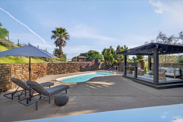 20 Archibald Ln, Novato, CA 94945