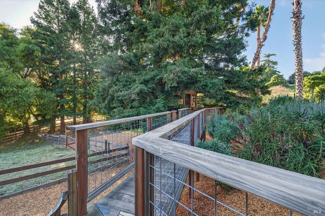 20 Archibald Ln, Novato, CA 94945