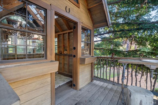 20 Archibald Ln, Novato, CA 94945