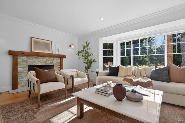 20 Archibald Ln, Novato, CA 94945