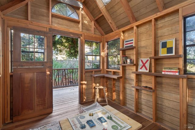 20 Archibald Ln, Novato, CA 94945