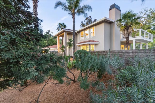 20 Archibald Ln, Novato, CA 94945