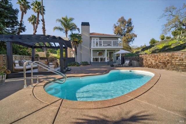 20 Archibald Ln, Novato, CA 94945