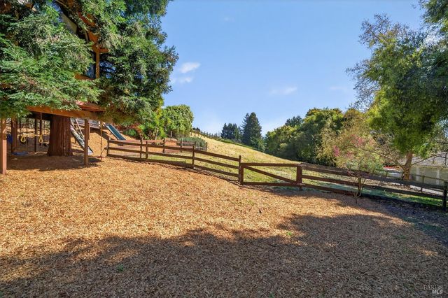 20 Archibald Ln, Novato, CA 94945