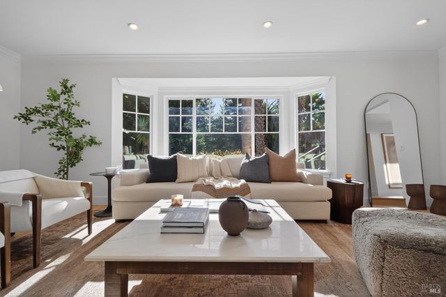 20 Archibald Ln, Novato, CA 94945