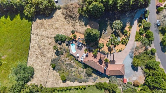 20 Archibald Ln, Novato, CA 94945