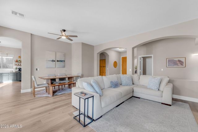 840 W CHERRYWOOD Drive, Chandler, AZ 85248
