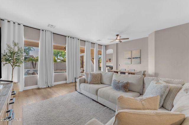 840 W CHERRYWOOD Drive, Chandler, AZ 85248