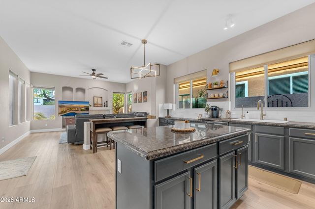 840 W CHERRYWOOD Drive, Chandler, AZ 85248
