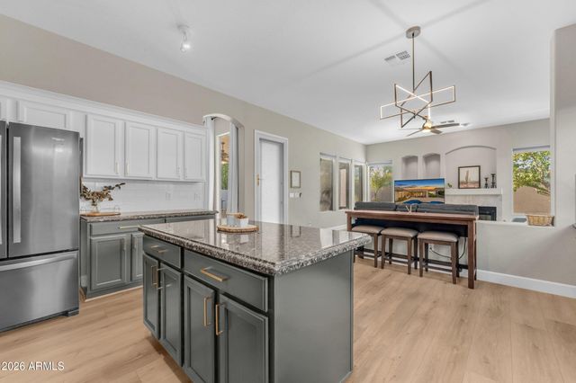 840 W CHERRYWOOD Drive, Chandler, AZ 85248