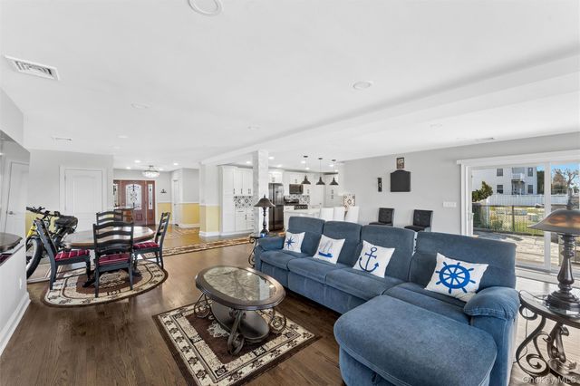 890 S Long Beach Avenue, Freeport, NY 11520
