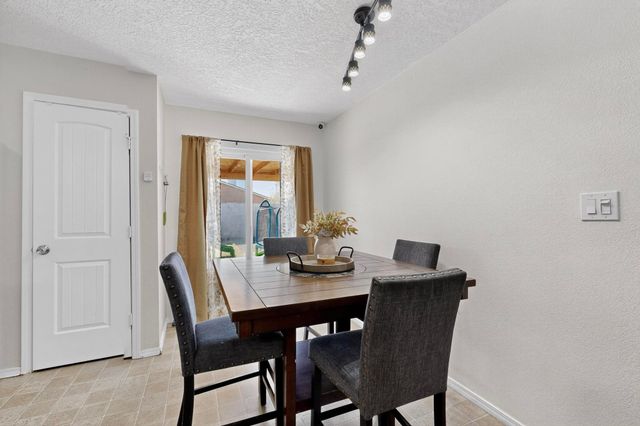 11204 Whimbrel Court SW, Albuquerque, NM 87121