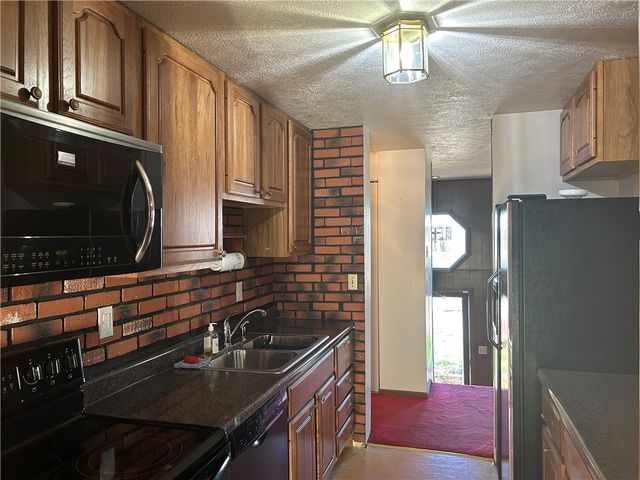 3178 New Hampshire Drive, Lower Burrell, PA 15068