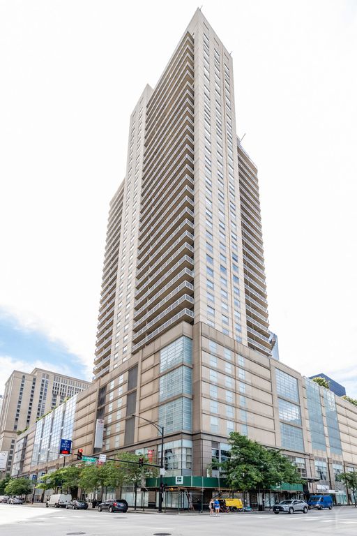 545 N Dearborn Street W1409, Chicago, IL 60654