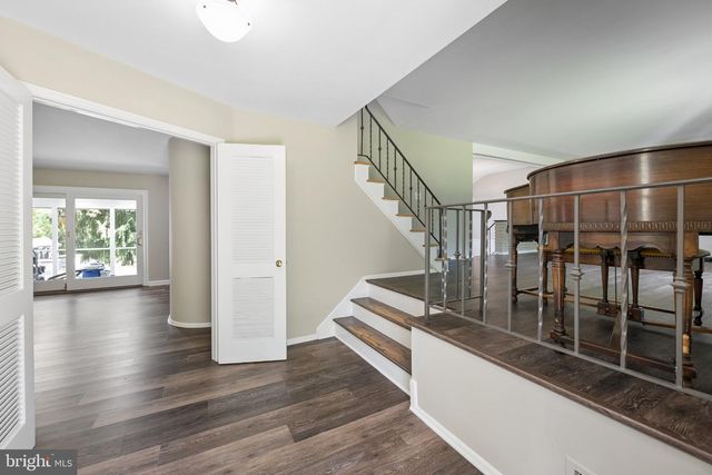 31 MONTGOMERY AVE, Rocky Hill, NJ 08553