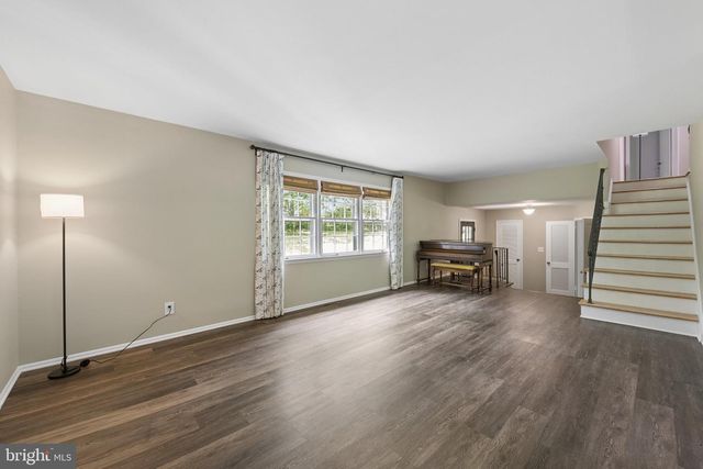 31 MONTGOMERY AVE, Rocky Hill, NJ 08553