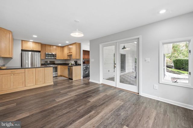 31 MONTGOMERY AVE, Rocky Hill, NJ 08553