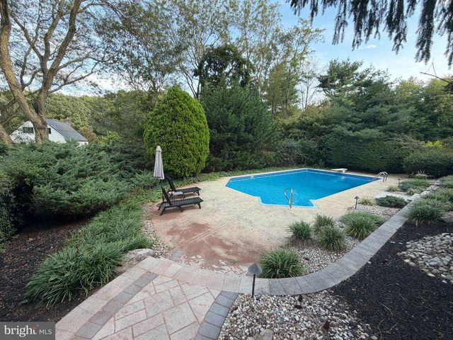 31 MONTGOMERY AVE, Rocky Hill, NJ 08553