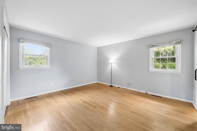 31 MONTGOMERY AVE, Rocky Hill, NJ 08553