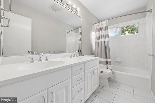 31 MONTGOMERY AVE, Rocky Hill, NJ 08553