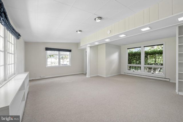 31 MONTGOMERY AVE, Rocky Hill, NJ 08553