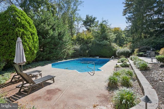 31 MONTGOMERY AVE, Rocky Hill, NJ 08553