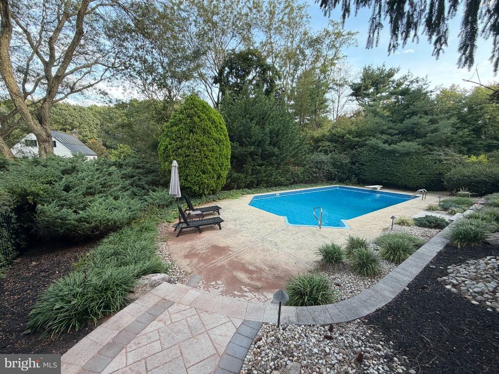 31 MONTGOMERY AVE, ROCKY HILL, NJ 08553 — photo 3