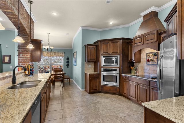 703 SW Barn Valley Road, Bentonville, AR 72712