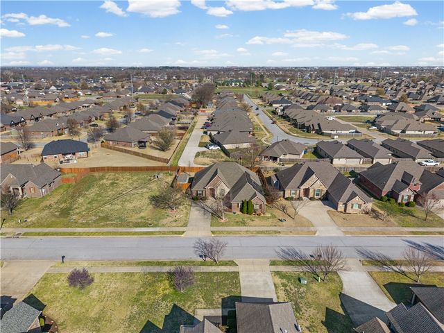 703 SW Barn Valley Road, Bentonville, AR 72712