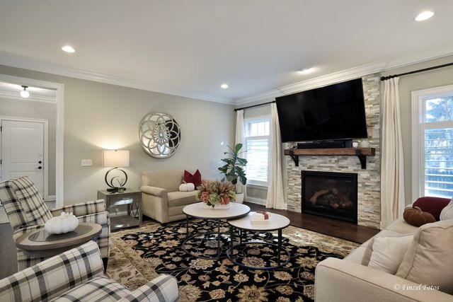 1028 S 5th Street, St. Charles, IL 60174