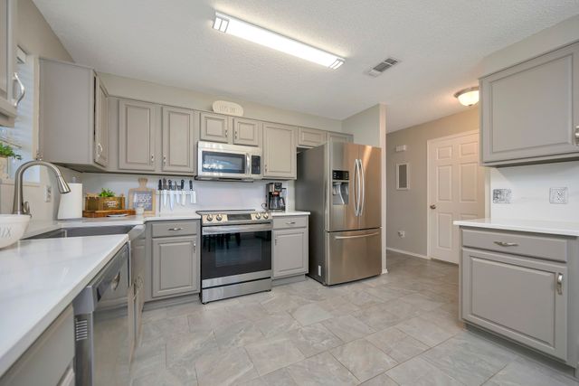 6354 Stonewater Bend Trail, Fort Worth, TX 76179