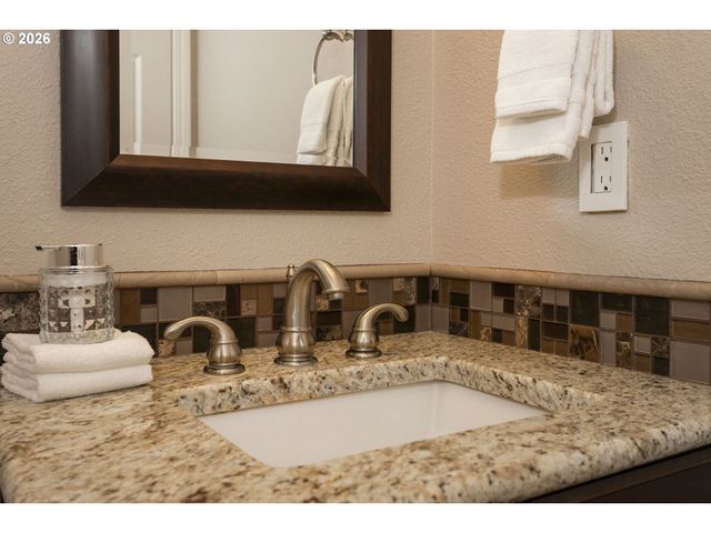15105 Nw SWEETGALE Ln, Portland, OR 97229