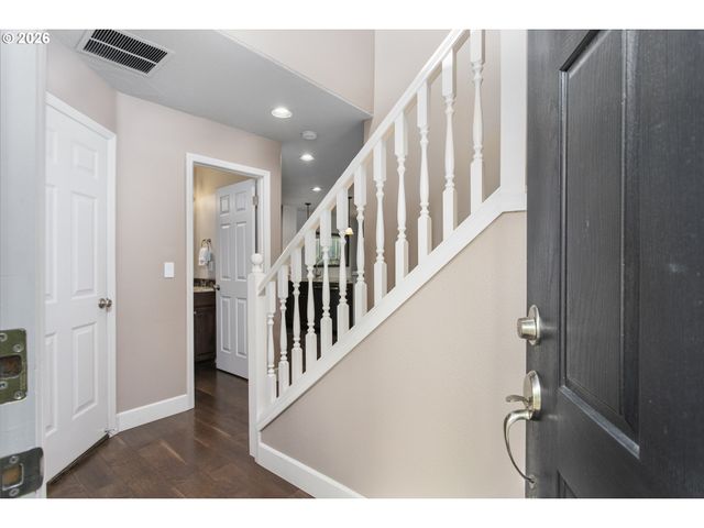 15105 Nw SWEETGALE Ln, Portland, OR 97229