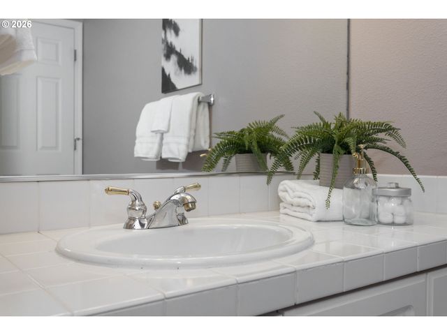 15105 Nw SWEETGALE Ln, Portland, OR 97229