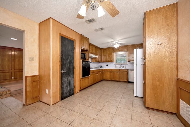 408 Chimney Hill Circle, Mansfield, TX 76063