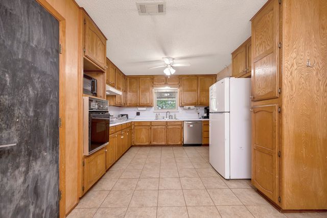 408 Chimney Hill Circle, Mansfield, TX 76063