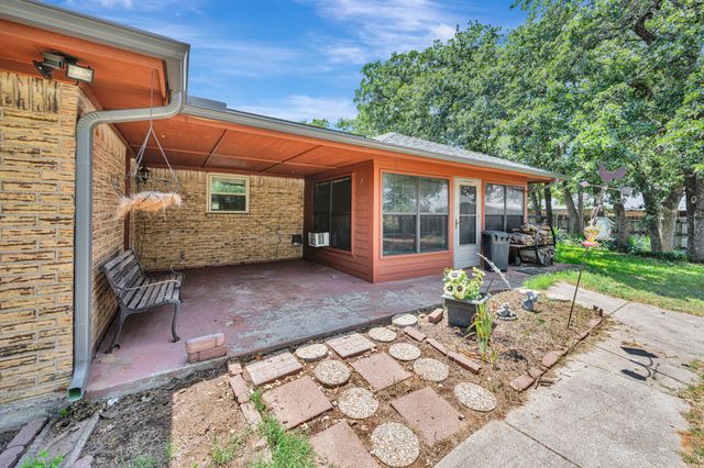 408 Chimney Hill Circle, Mansfield, TX 76063