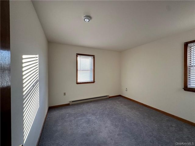 15 Kelly Lane E, Pine Bush, NY 12566