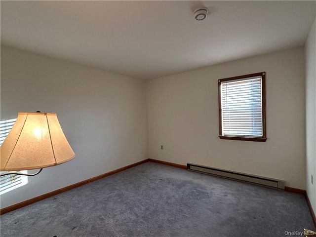 15 Kelly Lane E, Pine Bush, NY 12566