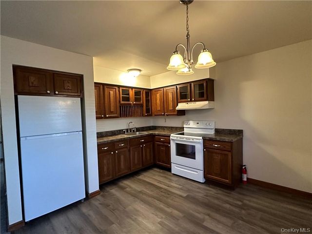15 Kelly Lane E, Pine Bush, NY 12566