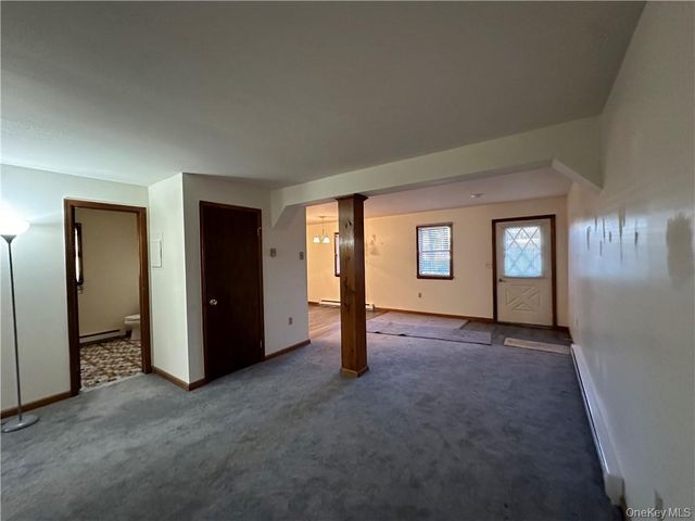 15 Kelly Lane E, Pine Bush, NY 12566