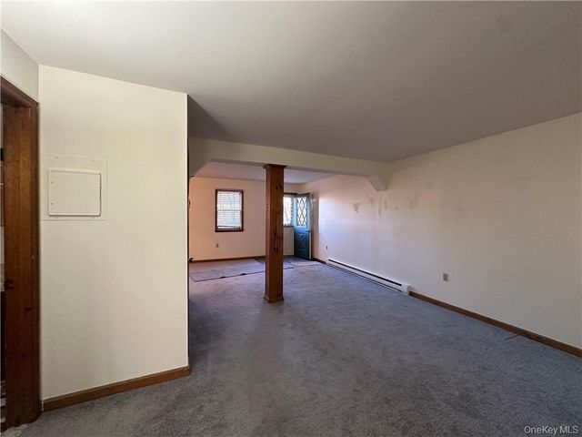 15 Kelly Lane E, Pine Bush, NY 12566