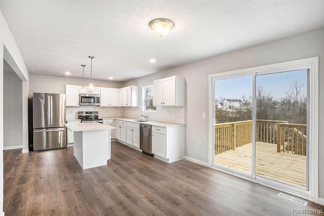 8069 Moonlight Creek Lane, Fowlerville, MI 48836