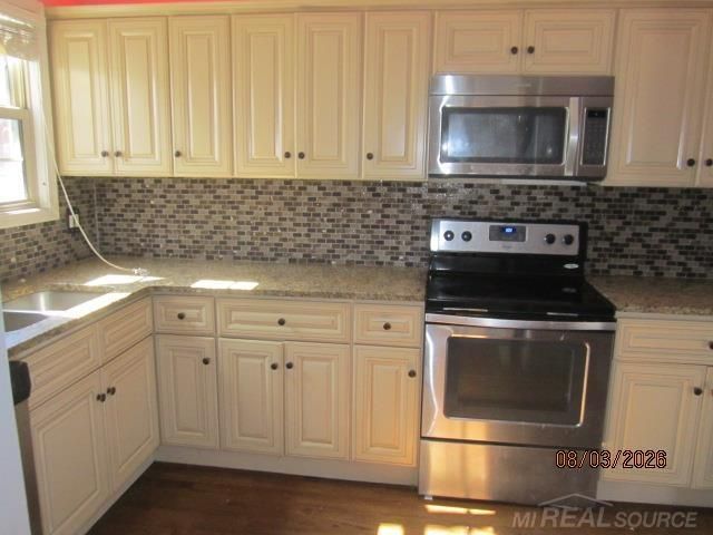 1741 Brys Drive, Grosse Pointe Woods, MI 48236