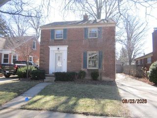 1741 Brys Drive, Grosse Pointe Woods, MI 48236