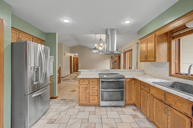 12225 60th Place N, Plymouth, MN 55442