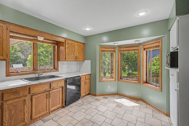 12225 60th Place N, Plymouth, MN 55442